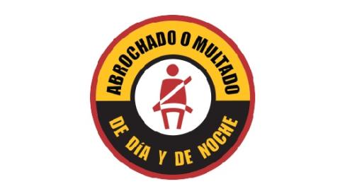 Abrochado o multado - De dia y de noche
